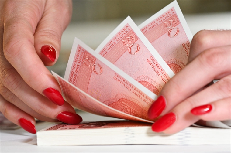 RS: Prosječna plaća u prosincu 2025. iznosila 1.580 KM